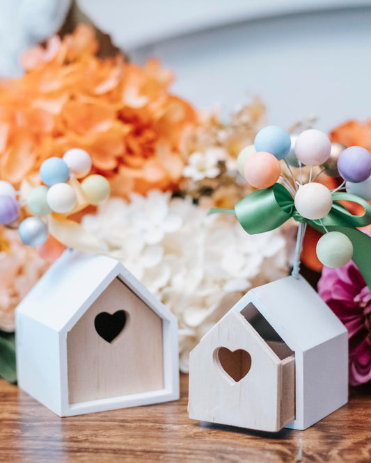 Bomboniera casetta in legno con palloncini